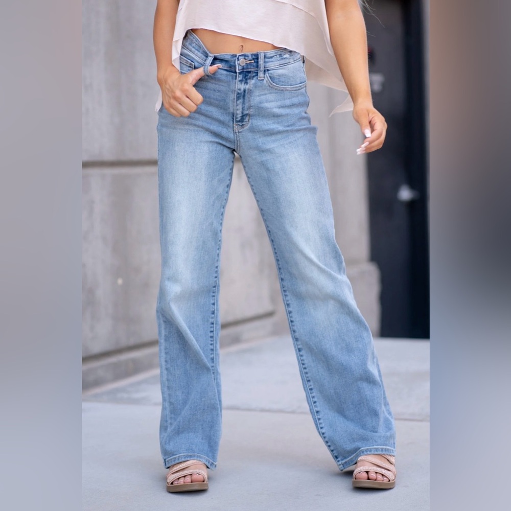 Judy Blue Light Wash Women's Jeans